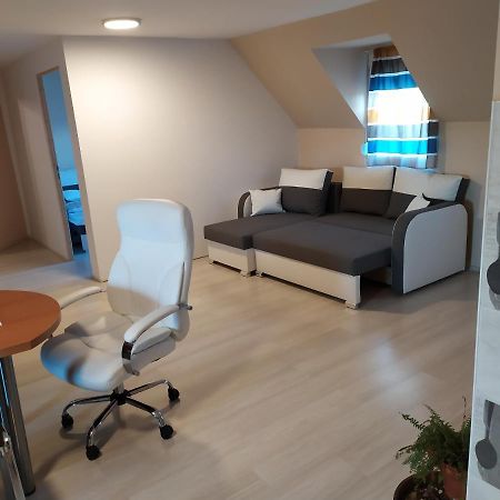 Апартаменты City Apartmanhaz Шарвар Экстерьер фото