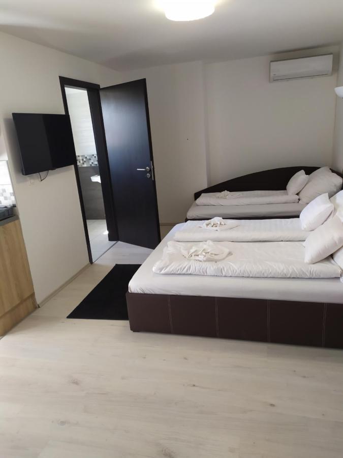 Апартаменты City Apartmanhaz Шарвар Экстерьер фото