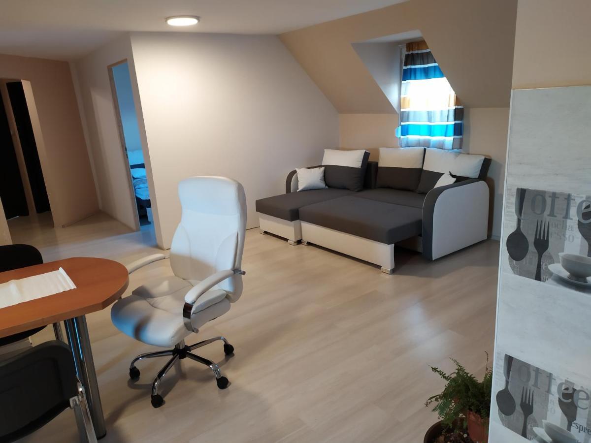 Апартаменты City Apartmanhaz Шарвар Экстерьер фото