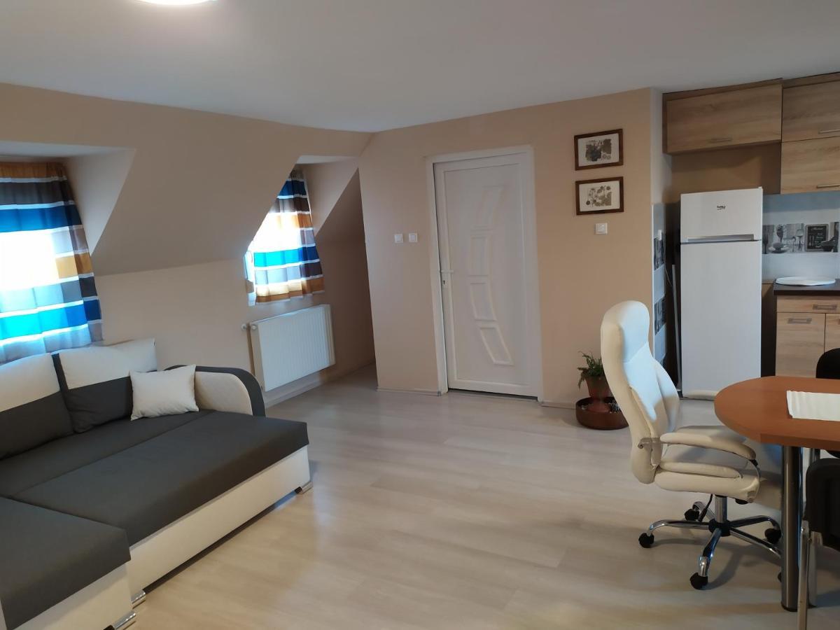 Апартаменты City Apartmanhaz Шарвар Экстерьер фото